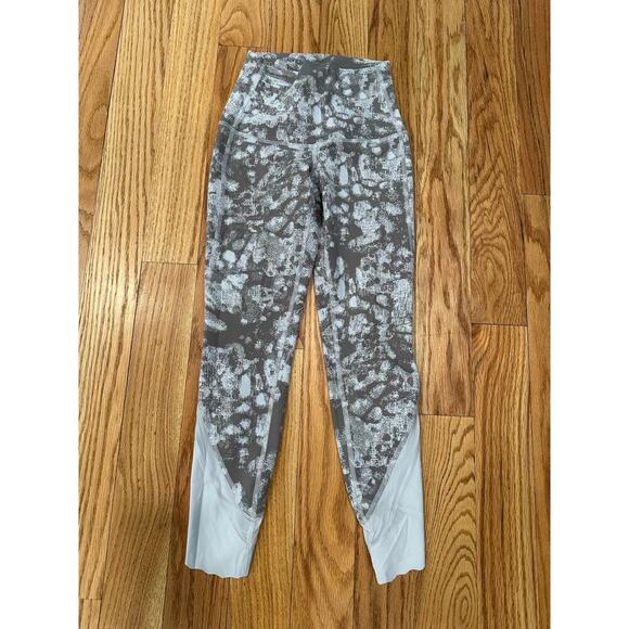 Lululemon Scallop Hem High Rise Crop Leggings - Picture 1 of 7